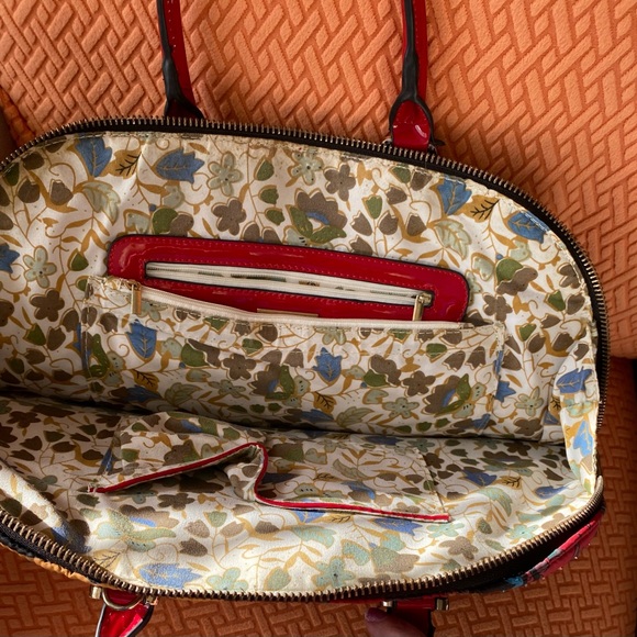 David Jones Paris woman’s face design red shoulder bag - Picture 5 of 10